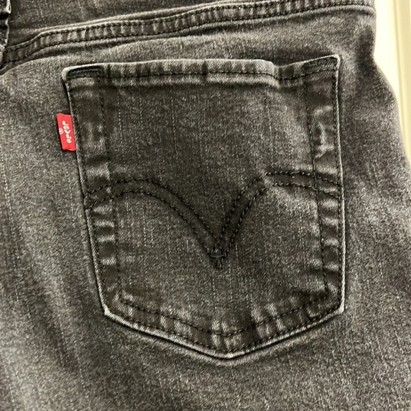 Levi’s ladies shorts - Picture 10 of 12